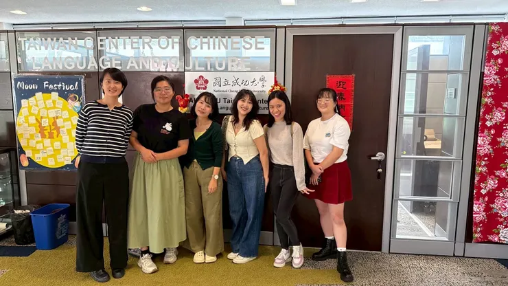 至奧本成大台灣華語文中心拜訪,與中心同仁合照