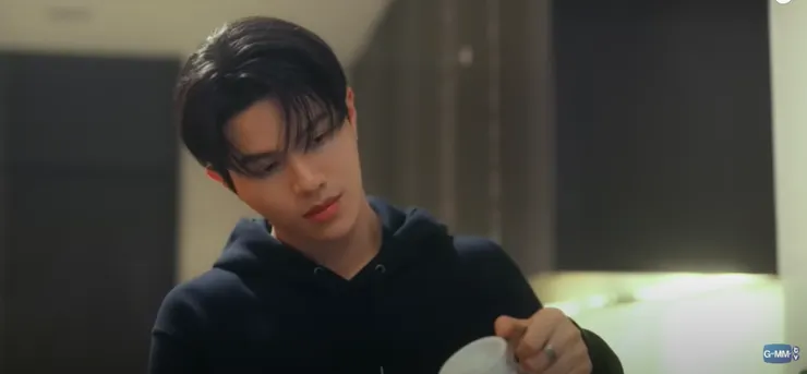 氣死了XDDD，朝著Po發射死亡視線XDDDD