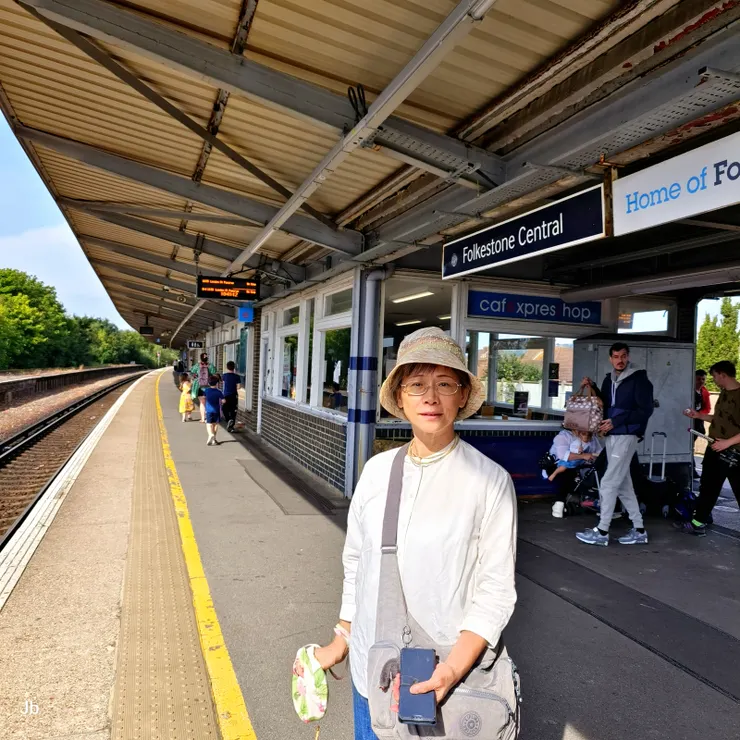 【在Folkstone Central搭10：55的特快車】