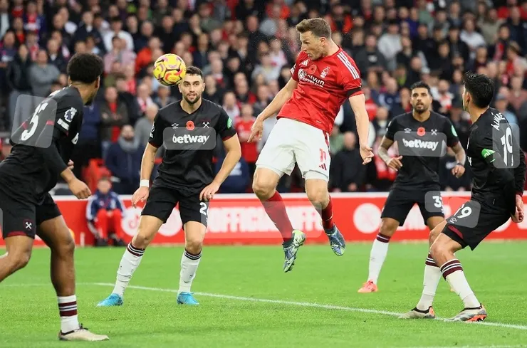 基斯活特頭槌破網助諾定咸森林先開紀錄