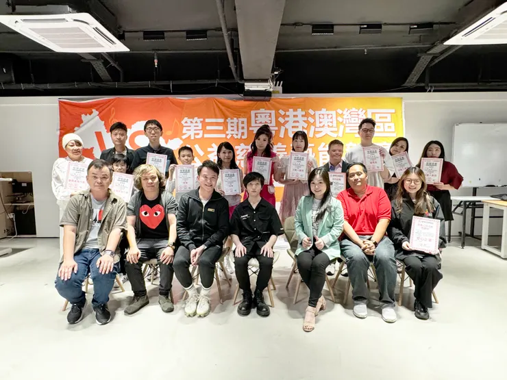 【留步之成員全體大合影】前排：工作人員及贊助單位代表　後排：參賽者