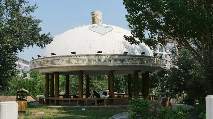 仿照蒙古包以建成的小亭子