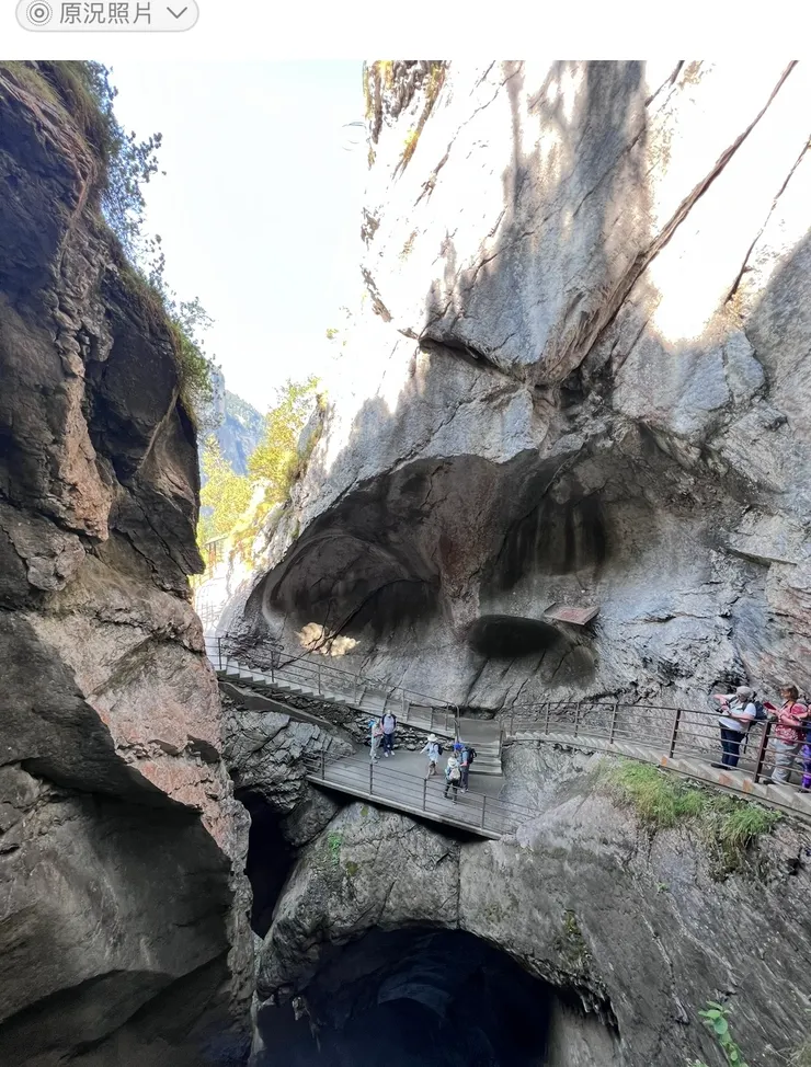 還沒進入地底瀑布，先感受這壯觀的場面