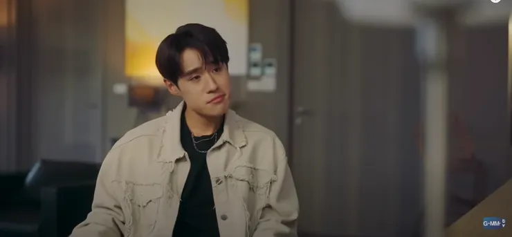 Jun跟公司老闆說要幫忙找出那個改變Thame想法的人，這裡看得覺得他好恐怖。