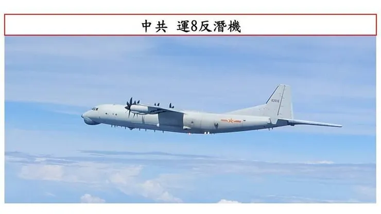 真實的運-8反潛機，機首下方、機尾有不同的探測設備，圖片由台灣國防部提供