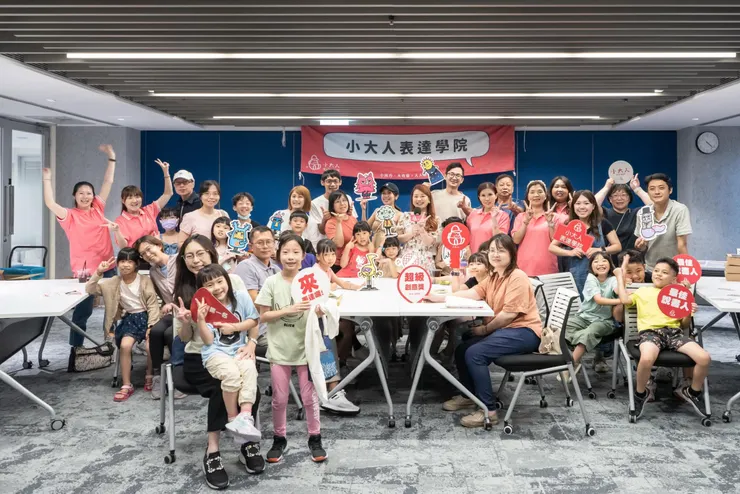 小大人表達學院舉辦許多課程與夏令營給小朋友。（圖片來源：聲音表達講師林依柔粉絲團）