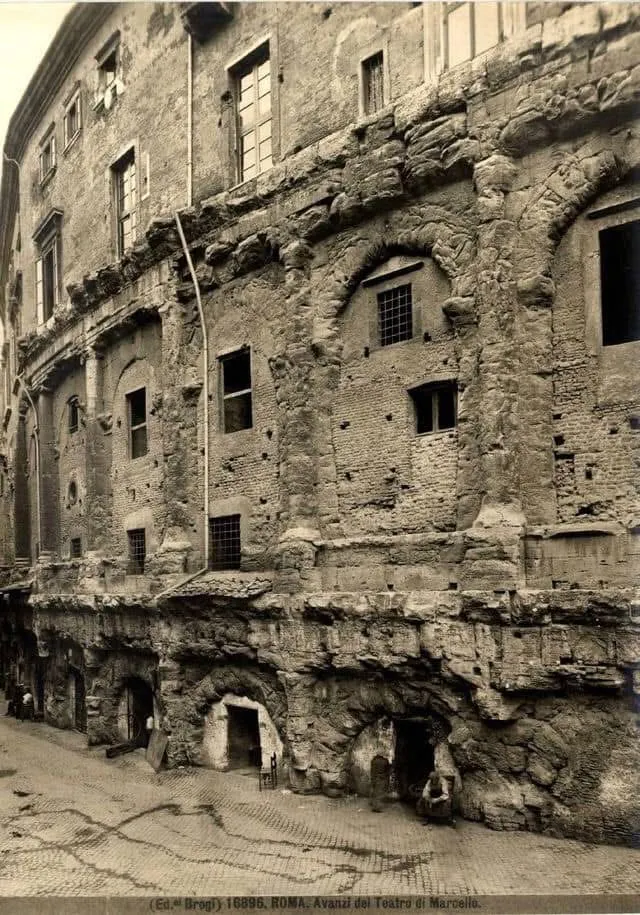 泥石掩埋的石造韃靼建築,最上層是後人加蓋。網路圖片