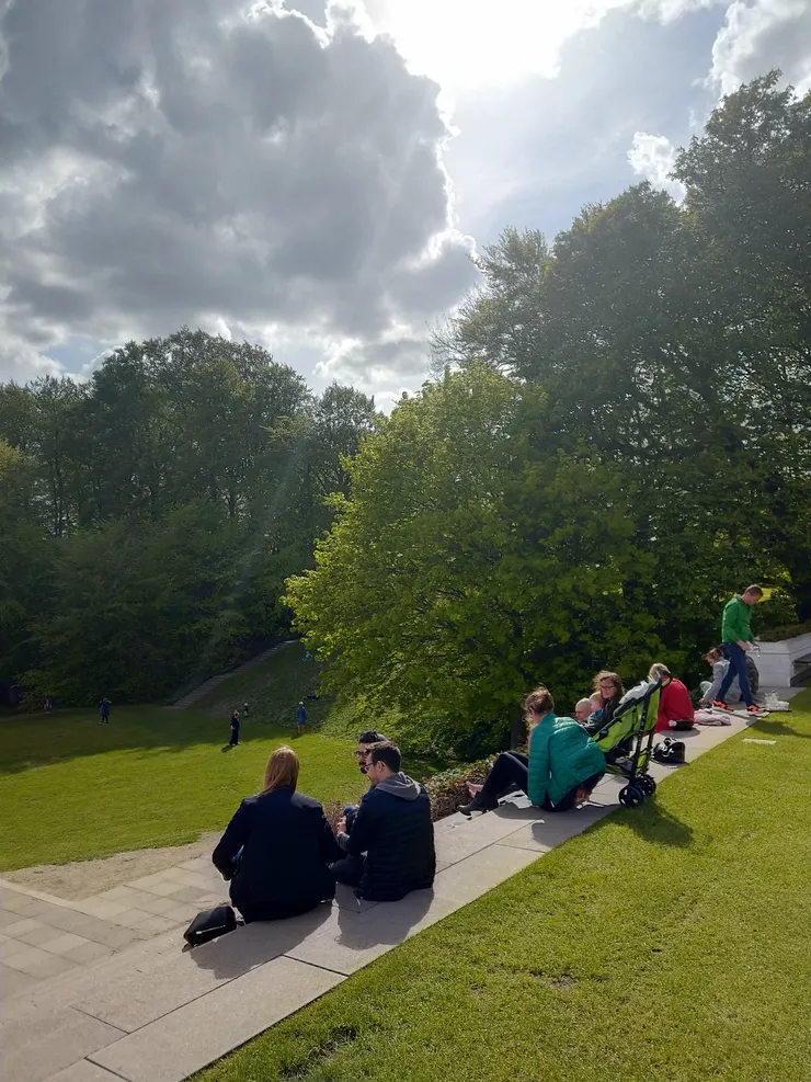 坐在這裡享受難得的陽光