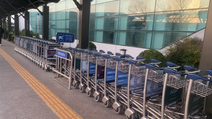 行李在此全部上車。