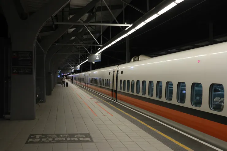 空蕩的高鐵彰化站北上月台