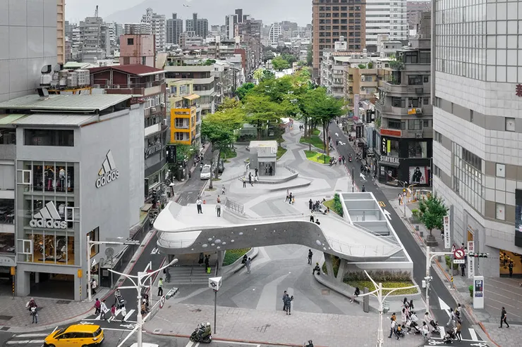 捷運中山站線形公園(圖片來源:建築師雜誌社)