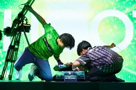 兒童組決賽 戰況Leobardo選手(左)Balya選手(右)