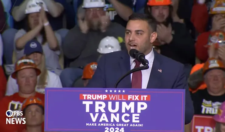 圖片來源：川普在賓州的造勢大會轉播截圖 WATCH LIVE: Trump attends campaign rally in Pittsburgh, Pennsylvania (PBS)