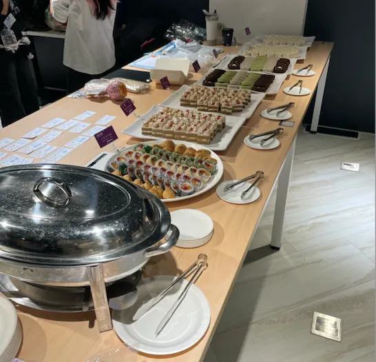 這次的聚會叫了外燴🤤