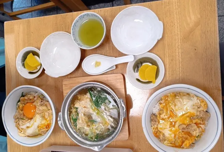 親子丼 750円：5顆星(一定要吃)  /  かしわ鍋550円：5顆星(一定要吃)