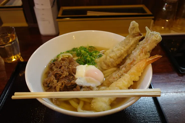 烏龍麵挺好吃的,料也豐富