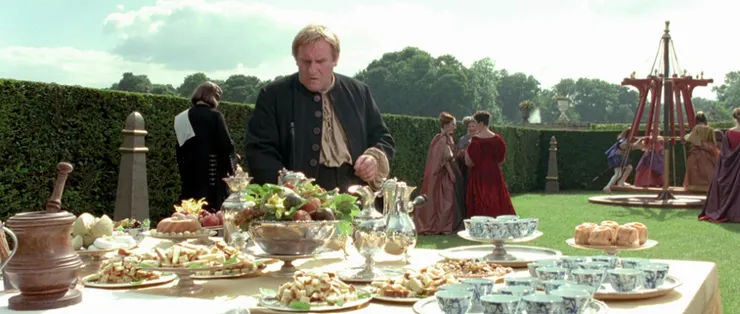 路易十四時期著名的膳食總管「法蘭索瓦·華泰爾（François Vatel）」，先後服務於財政大臣尼古拉斯·富凱(Nicolas Fouquet)和孔代親王路易二世·德·波旁(Louis II de Bourbon-Condé)。電影《烈愛灼身》(Vatel, 2000年），由傑哈·德巴狄厄(Gérard Depardieu)飾演。