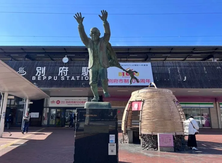別府車站前的雕像非常引人注目