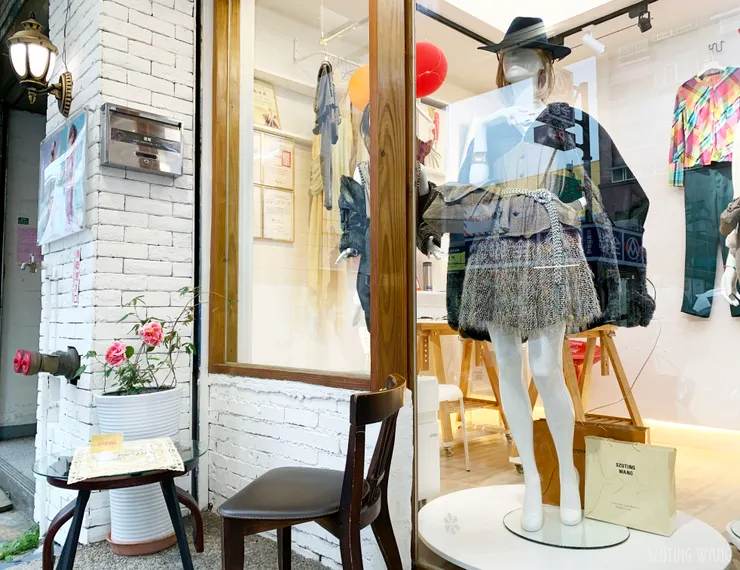 窗裡的穿搭與光線，是每個日常的溫暖記憶。