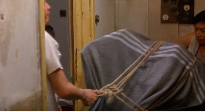 圖3&nbsp;搬家工人進入位於畫面左側的房間