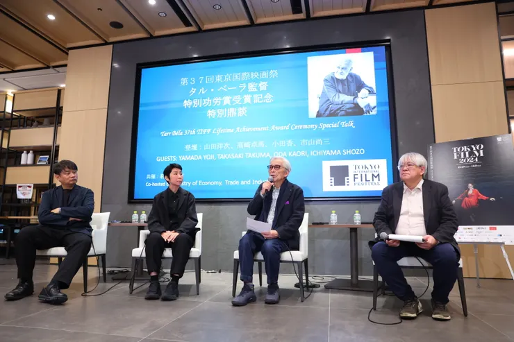 貝拉塔爾論壇上出席的四位嘉賓，分別為高崎卓馬（左二）、小田香（左一）、山田洋次（右一）、市山尚三（右二）