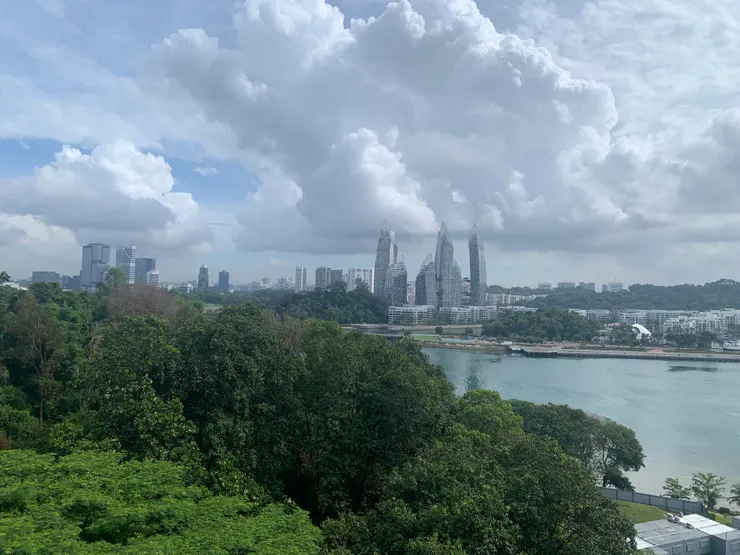 坐電梯前往炮台途中。