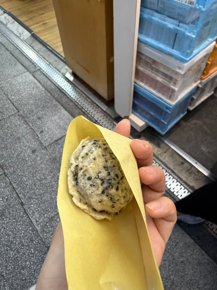 我覺得離淺草寺比較遠的比較好吃-炸饅頭