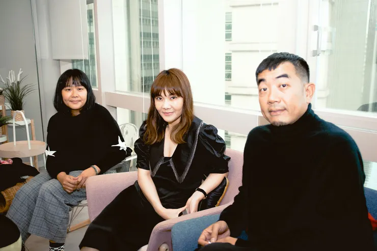 好看娛樂總經理湯宗霖(圖右)、副總經理王貞妮(圖中)與製作人葉佩容(圖左)。(攝影/陳智賢)