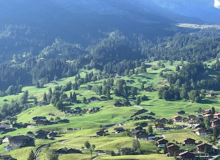 火車上窗外的風景
