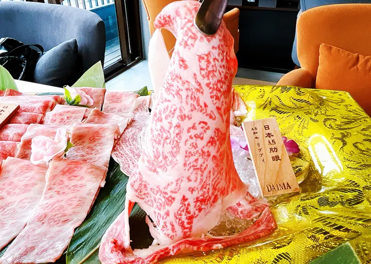 宜蘭新景點2026│巨型Labubu拉布布空降宜蘭梅花湖【大魔遇見熊】