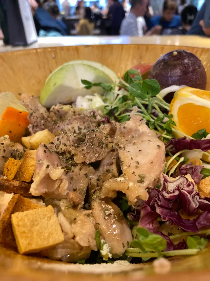 雞肉木盆沙拉 170元