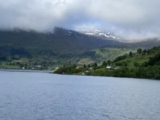 還是有人居住這種悠閒不需要太多外界干擾的秘境裡