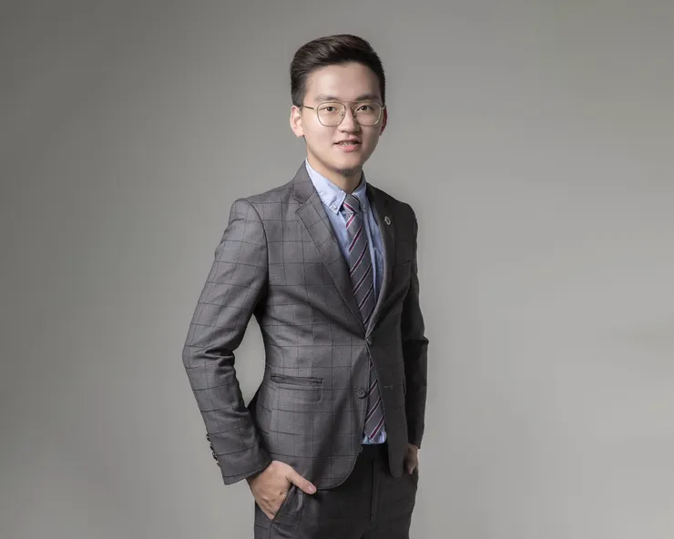 年倫窗飾創辦人彭尉倫，才28歲已經創業10年，並且站穩業界。圖/年倫窗飾提供