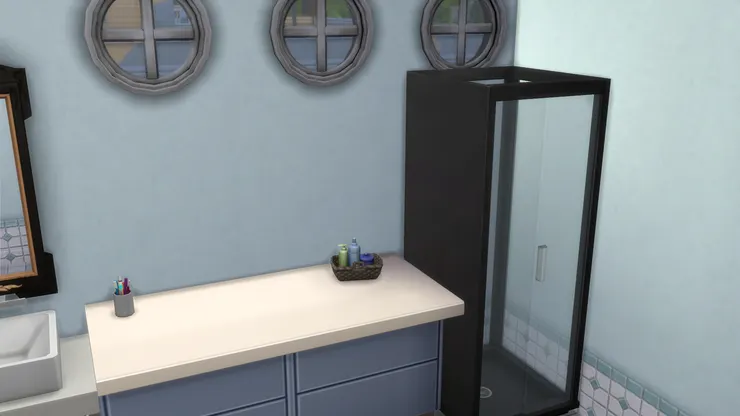 這樣看像不像船艙？另外我很喜歡這個洗手間很空曠，物品也不多，可能都收到櫃子裏去了。