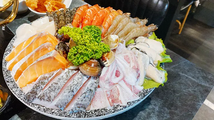 【武鶴和牛火鍋-吉林總店】A5和牛吃到飽、鱈場蟹腳吃到飽,送波士頓龍蝦│台北火鍋吃到飽推薦