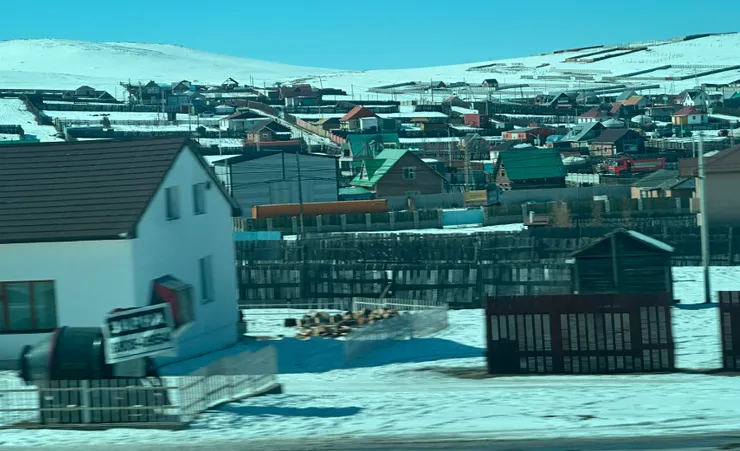 中途小鎮 以原材料為主