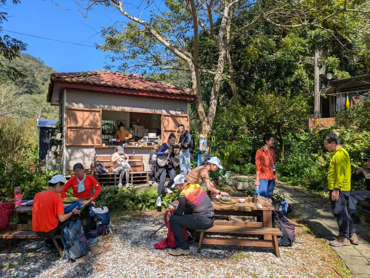 要馬一群人;要馬就是一個人都沒有...