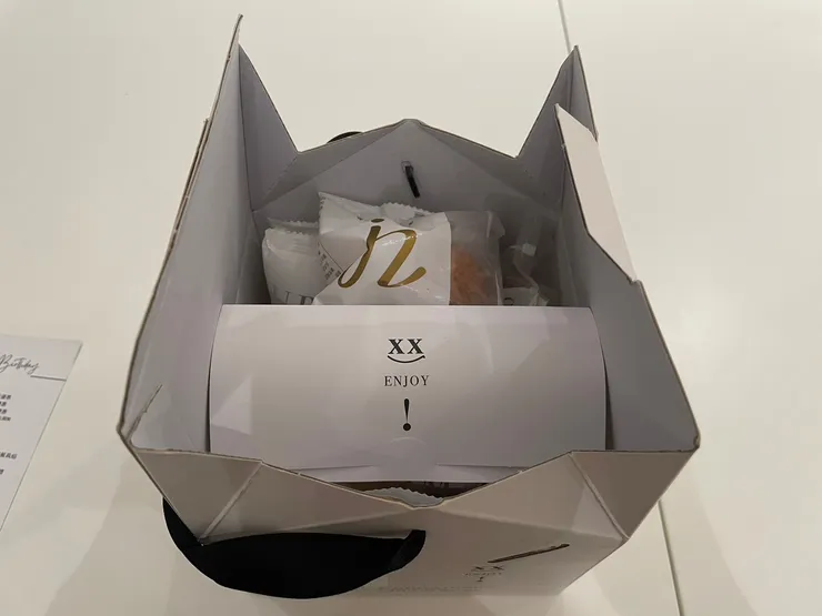 北海道生乳泡芙三入、北海道半熟乳酪塔五入（經典原味、榛果巧克力、宇治抹茶、太妃糖、比利時藍莓）