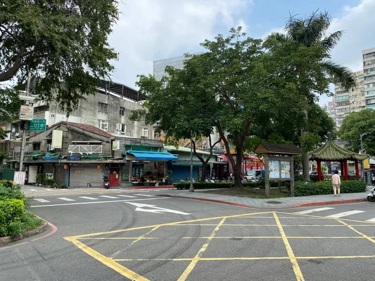 安東街與帶狀公園的交叉處