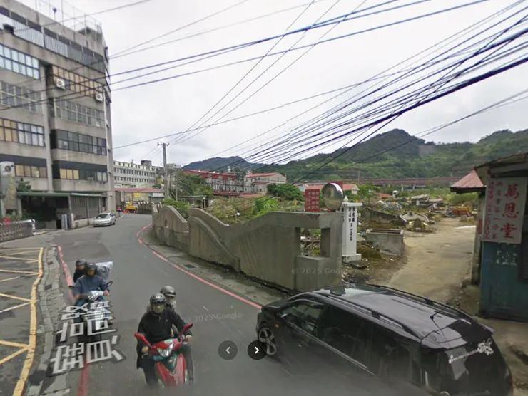 寶高智慧產業園區原址為新店第一公墓(2009年google map)