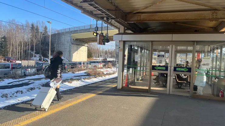 月台上可避避冷風的貼心空間