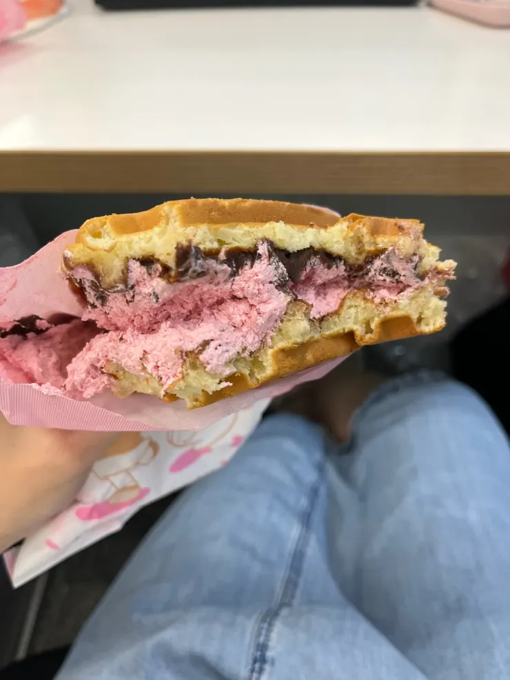 超級粉紅的莓果巧克力。