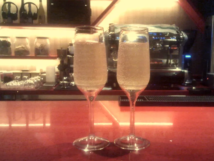 圖片來源：辰心ccd相機 （阿里山英迪格迎賓飲品我們選擇了氣泡酒）