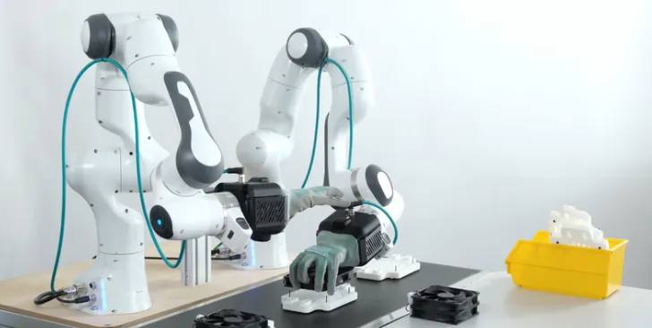 精細的手工組裝透過模仿機器人實現自動化。