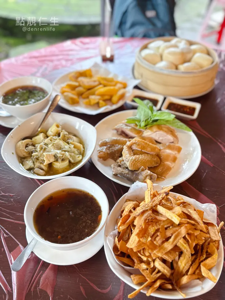 台北陽明山冠宸食館｜小饅頭（照片內最後面）