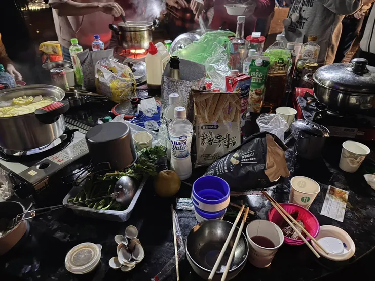 杯盤狼藉，然而吃飽喝足最重要