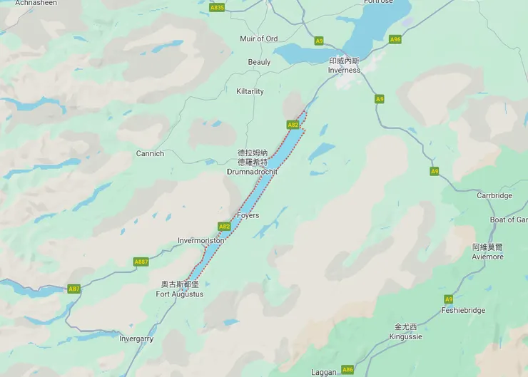 尼斯湖相當狹長