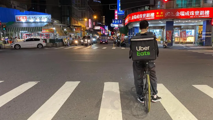 熟悉的美食外送，但是用單車