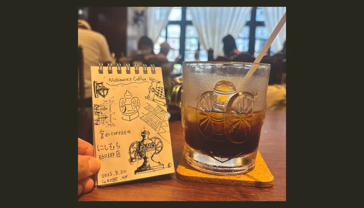 磨豆機、椅背、壁燈、窗景、地磚。｜2025.08.20拍攝