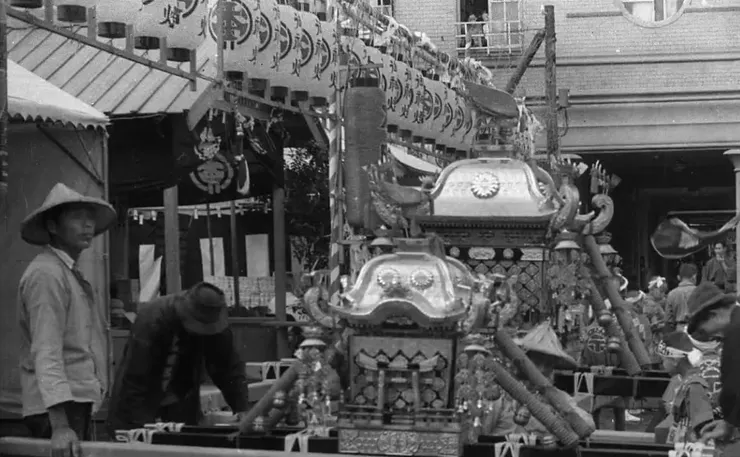 臺灣神社祭（臺北，1942，攝影：鄧南光）圖片來源：「意象台灣」影像資料庫網站
